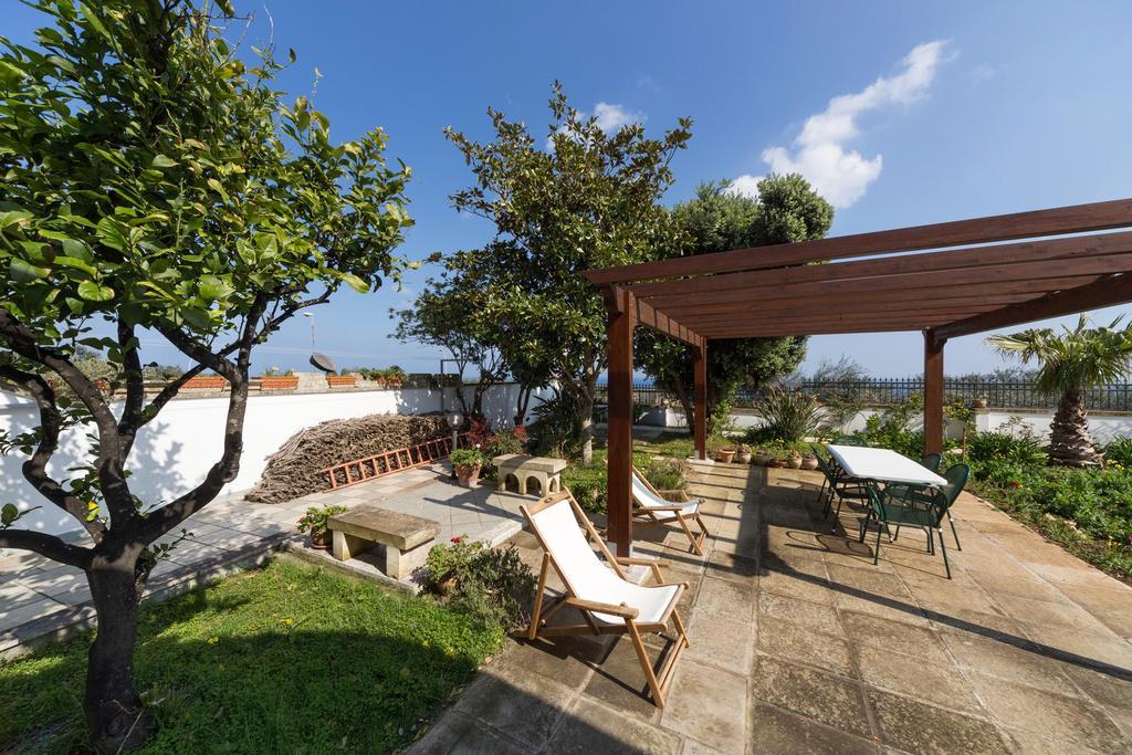 Villa La Ripostiera by BarbarHouse Castro  Exterior foto