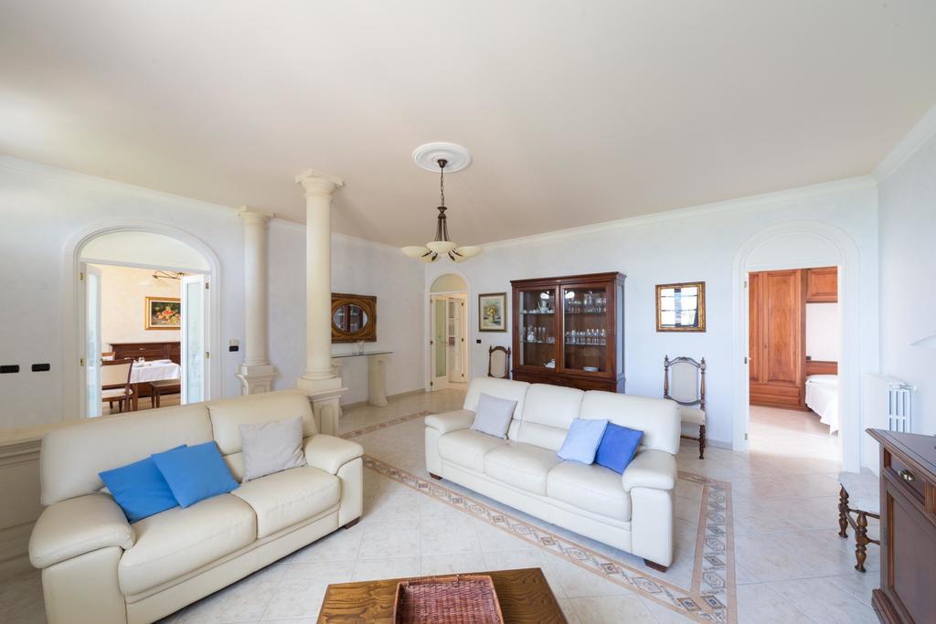 Villa La Ripostiera by BarbarHouse Castro  Exterior foto